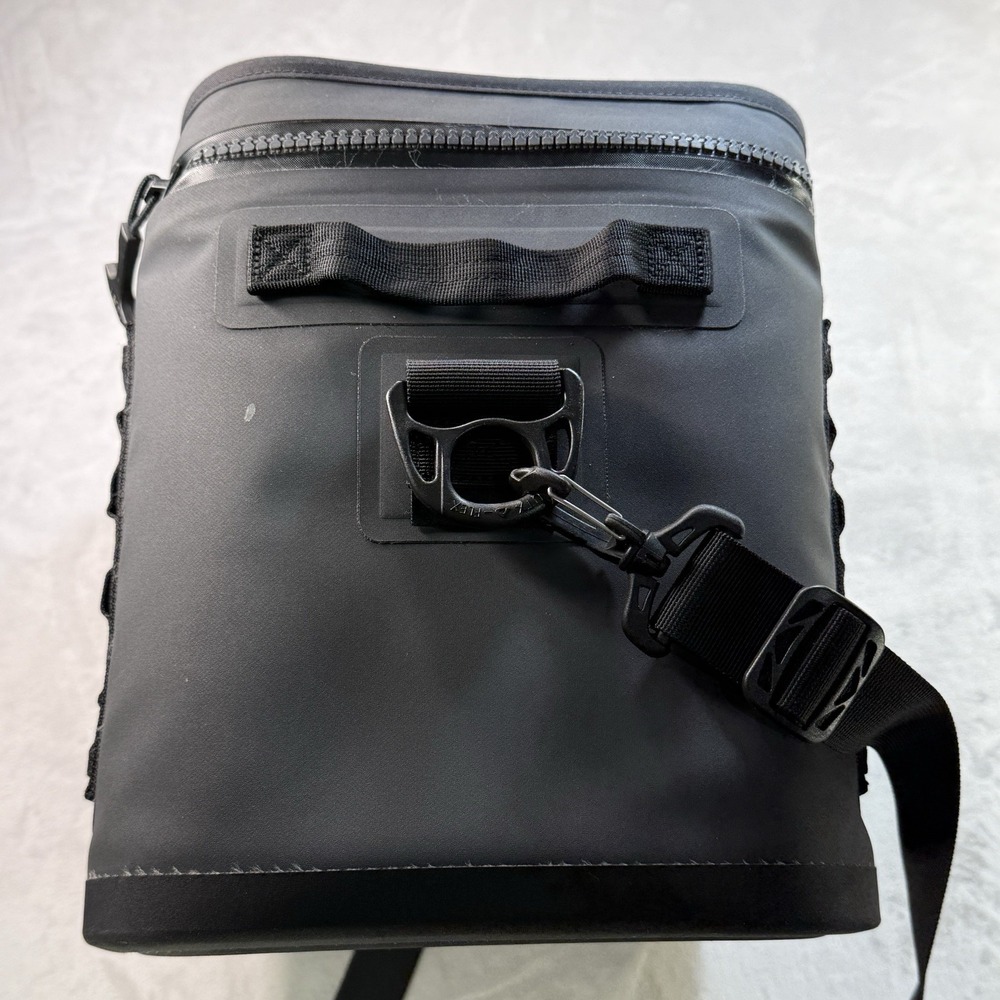 YETI Hopper Flip 18 Soft Cooler Charcoal Gray Portable Insulated Shoulder Strap - Picture 5 of 8